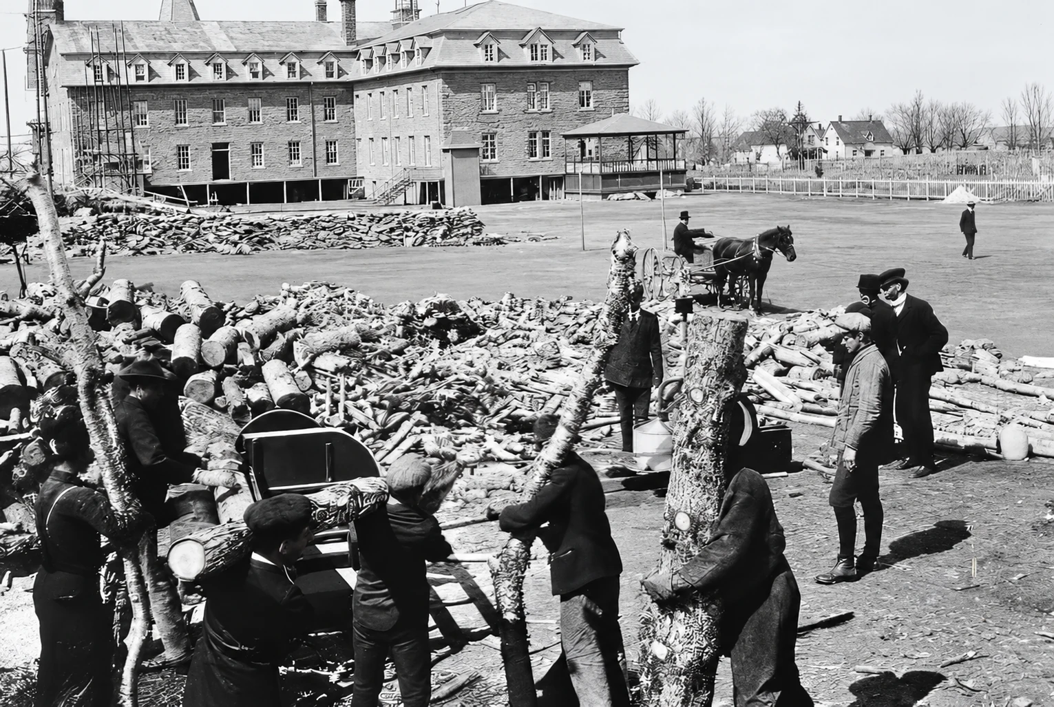 Construction of the second wing, 1907